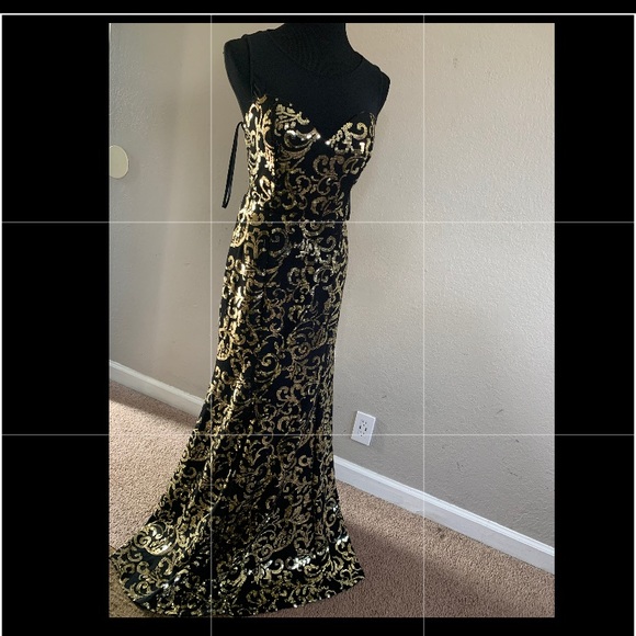 Dress - Picture 5 of 5